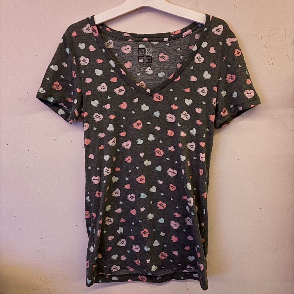 Nollie Heart Print V-Neck Top - Black and Pink